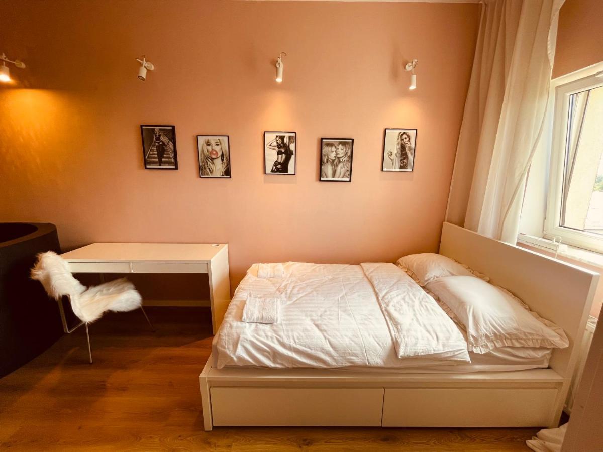 Apartamenty Ktw Penthouse Z Tarasem カトヴィツェ エクステリア 写真